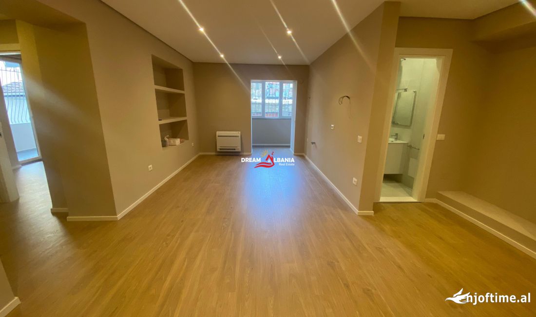 Jepet ambjent me qera tek rruga e Kavajes, Tirane (ID 42611180)