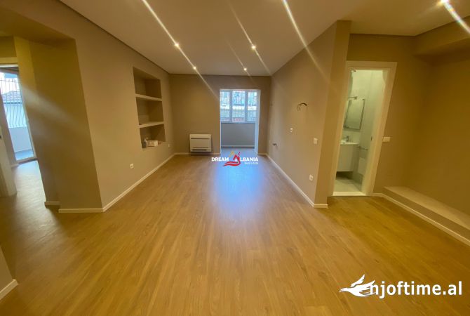 Ambiente Commerciale in Affitto 3+1 a Tirana - 950 Euro