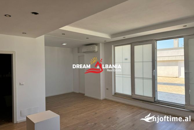 Ambiente Commerciale in Affitto 3+1 a Tirana - 2,400 Euro