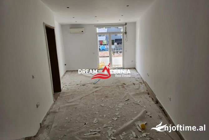 Ambiente Commerciale in Affitto 5+1 a Tirana - 6,500 Euro