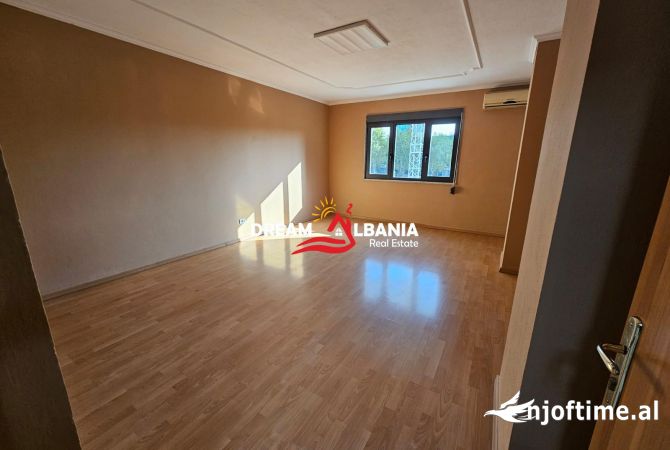 Jepet me qera ambjent biznesi tek Rr. Kajro Karafili – prane Sheshit Skenderbej (ID 42611184)