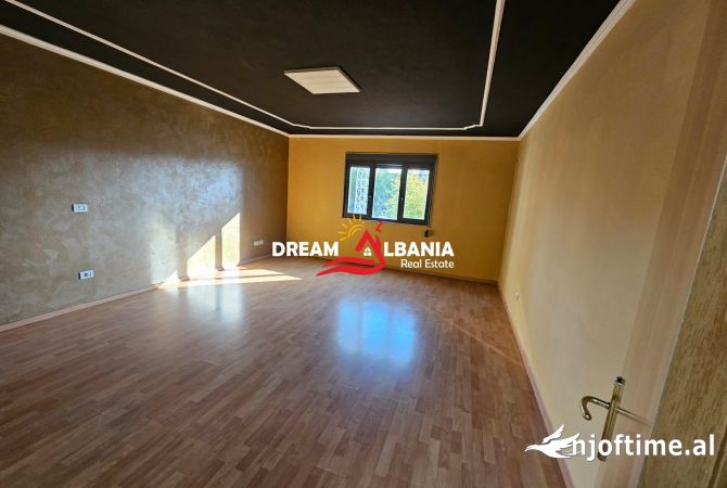 Jepet me qera ambjent biznesi tek Rr. Kajro Karafili – prane Sheshit Skenderbej (ID 42611184)