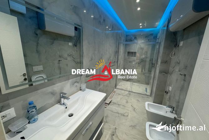 Ambiente Commerciale in Affitto 3+1 a Tirana - 800 Euro