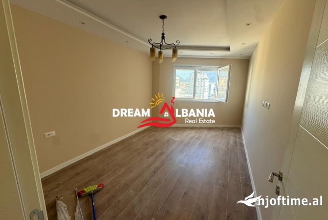 Ambiente Commerciale in Affitto 3+1 a Tirana - 800 Euro