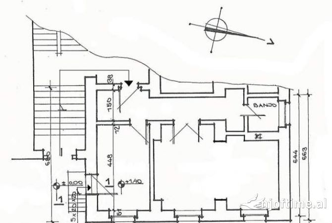 Ambiente Commerciale in Affitto 3+1 a Tirana - 1,000 Euro
