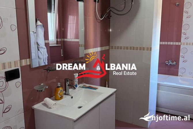 Shtepi me qera Apartament ne Tirane, 3+1, Mobilimi E mobiluar, Pagesa 700  Euro.