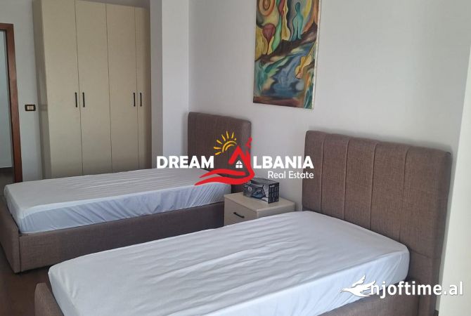 Shtepi ne shitje Apartament ne Tirane, 2+1, Mobilimi E mobiluar, Pagesa 192,000  Euro.