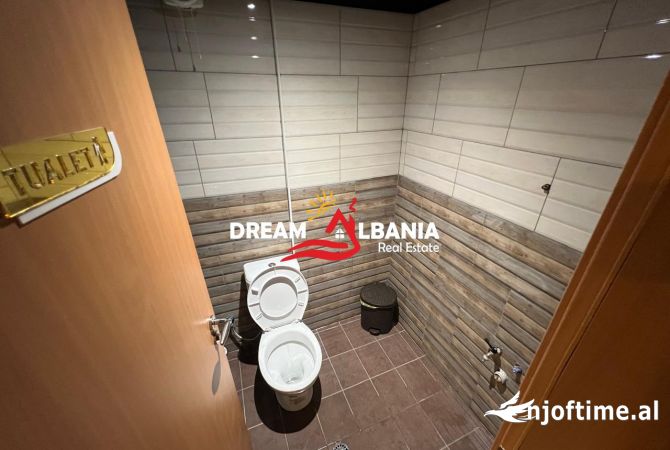 Lounge-Bar ne shitje ne Fresk, prane Kompleksit “Lugano” ne Tirane (ID 4171548)