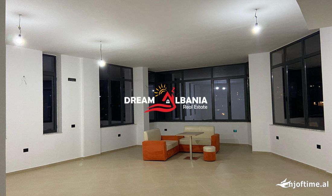 Ambjent biznesi me qera ne Babrru, ne fillimin e rruges kryesore Halit Haxhiaj (ID 42611188)