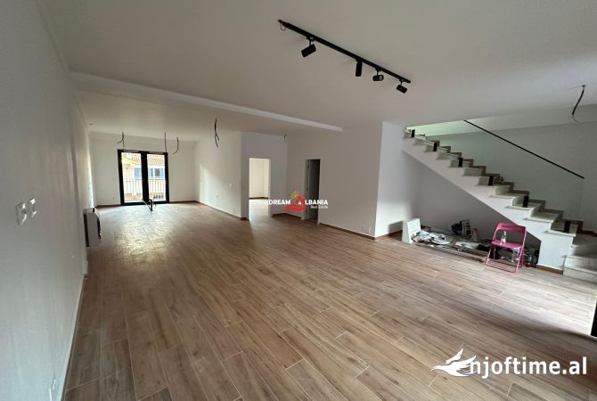 Jepet me qera ambjent biznesi Duplex ne Rrugen e Kavajes, Tirana Garden Building (ID 42611189)