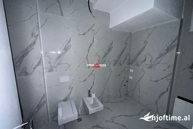 Jepet me qera ambjent biznesi Duplex ne Rrugen e Kavajes, Tirana Garden Building (ID 42611189)