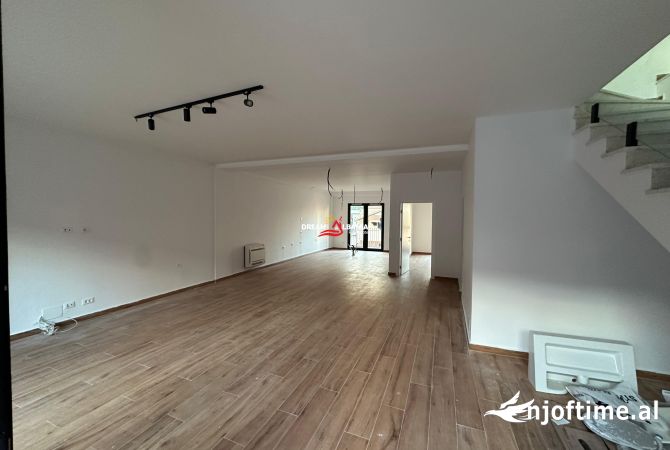 Jepet me qera ambjent biznesi Duplex ne Rrugen e Kavajes, Tirana Garden Building (ID 42611189)