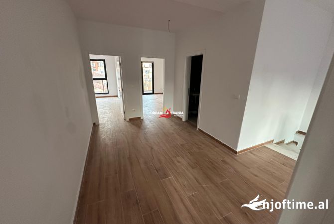 Jepet me qera ambjent biznesi Duplex ne Rrugen e Kavajes, Tirana Garden Building (ID 42611189)