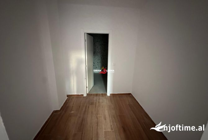 Jepet me qera ambjent biznesi Duplex ne Rrugen e Kavajes, Tirana Garden Building (ID 42611189)