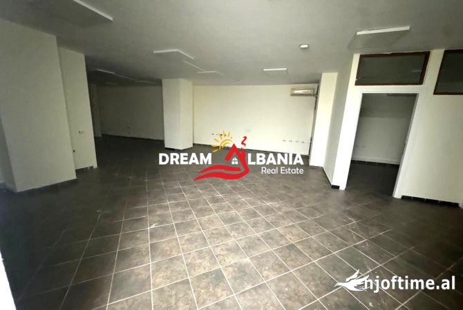 Ambiente Commerciale in Affitto 3+1 a Tirana - 2,000 Euro