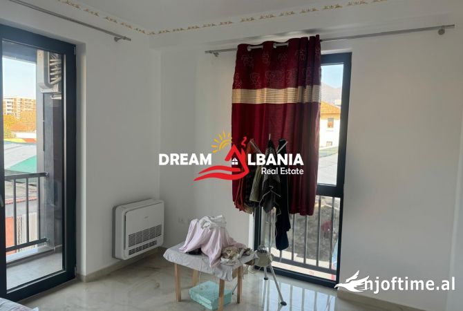 Shtepi me qera Apartament ne Tirane, 2+1, Mobilimi Pjeserisht e mobiluar, Pagesa 800  Euro.
