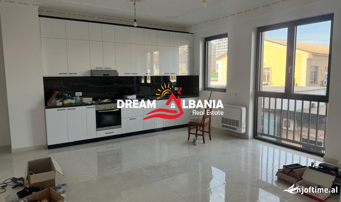 Shtepi me qera Apartament ne Tirane, 2+1, Mobilimi Pjeserisht e mobiluar, Pagesa 800  Euro.