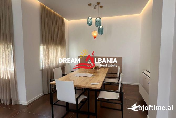 Shtepi me qera Vila Luksoze ne Tirane, 5+1, Mobilimi E mobiluar, Pagesa 3,000  Euro.