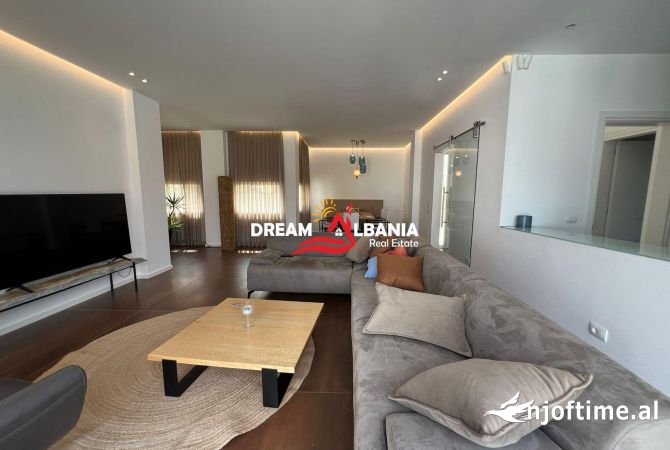 Shtepi me qera Vila Luksoze ne Tirane, 5+1, Mobilimi E mobiluar, Pagesa 3,000  Euro.