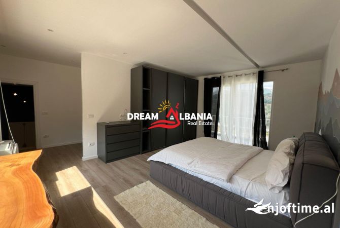 Shtepi me qera Vila Luksoze ne Tirane, 5+1, Mobilimi E mobiluar, Pagesa 3,000  Euro.