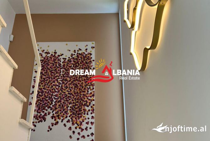 Shtepi me qera Vila Luksoze ne Tirane, 5+1, Mobilimi E mobiluar, Pagesa 3,000  Euro.