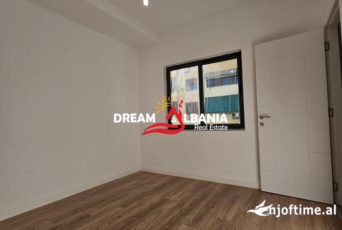 Shtepi ne shitje Apartament ne Tirane, 1+1, Mobilimi Bosh, pa mobiluar, Pagesa 108,000  Euro.