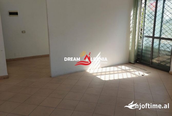 Ambiente Commerciale in Affitto 1+1 a Tirana - 27,000 Leke