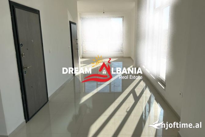 Ambjent biznesi me qera prane Stacionit te Trenit, ne rrugen Rreshit Petrela (ID 42611025)