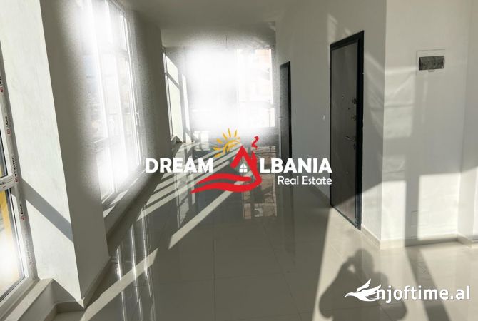 Ambjent biznesi me qera prane Stacionit te Trenit, ne rrugen Rreshit Petrela (ID 42611025)