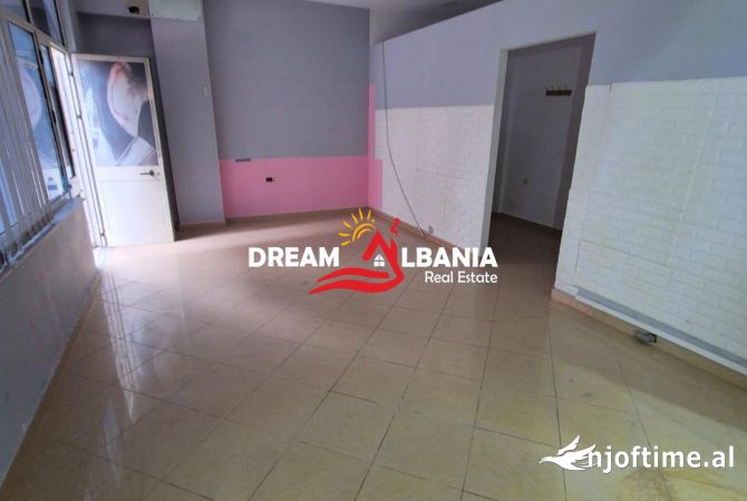 Ambiente Commerciale in Affitto 1+1 a Tirana - 400 Euro