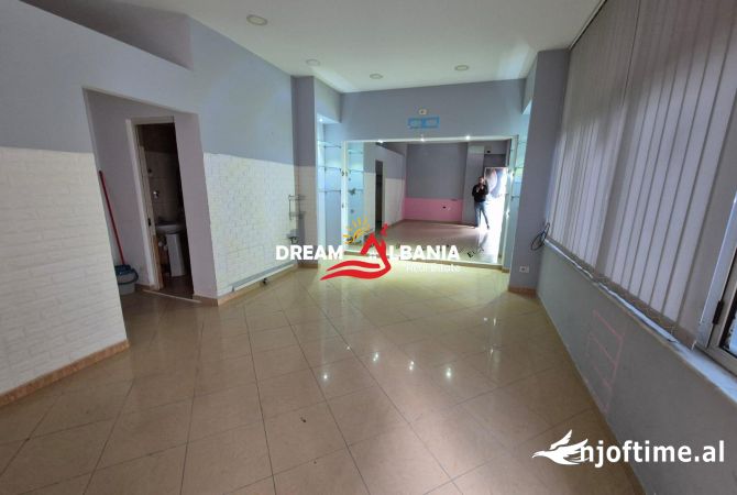 Ambiente Commerciale in Affitto 1+1 a Tirana - 400 Euro
