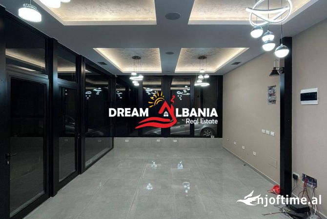 Ambiente Commerciale in Vendita 1+1 a Tirana - 110,000 Euro