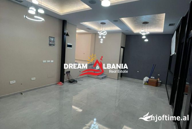 Ambiente Commerciale in Vendita 1+1 a Tirana - 110,000 Euro
