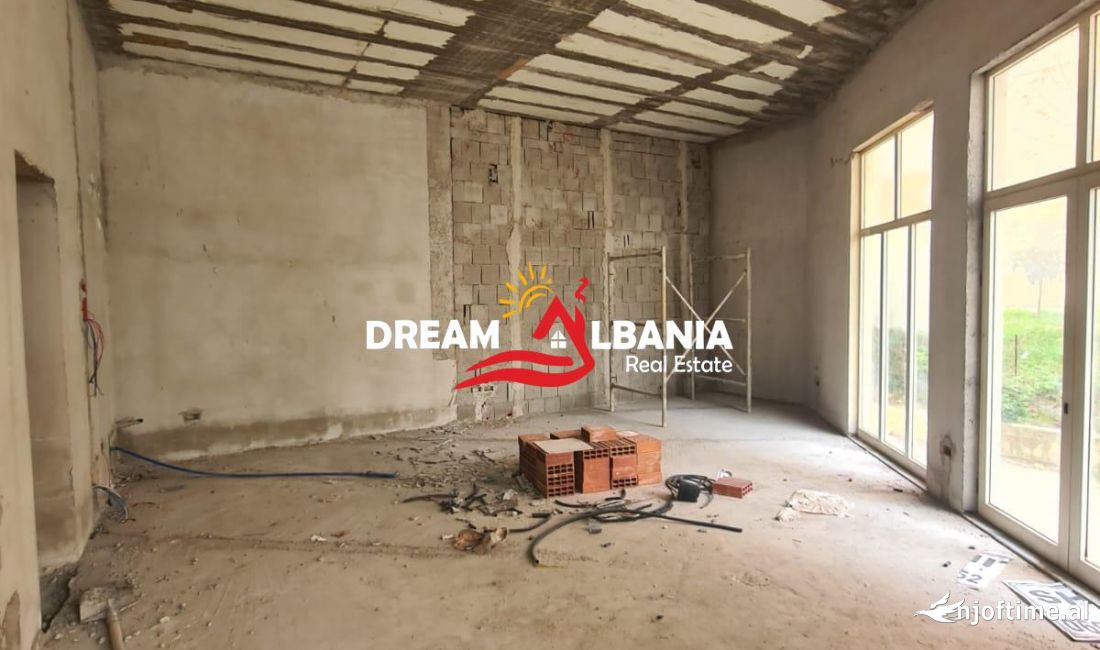 Ambjent per shitje tek liqeni i thate, Tirane (ID 4161092)