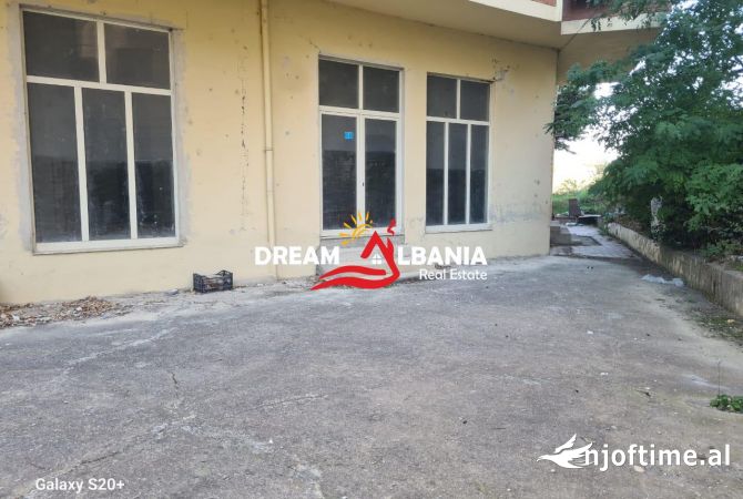 Ambjent per shitje tek liqeni i thate, Tirane (ID 4161092)