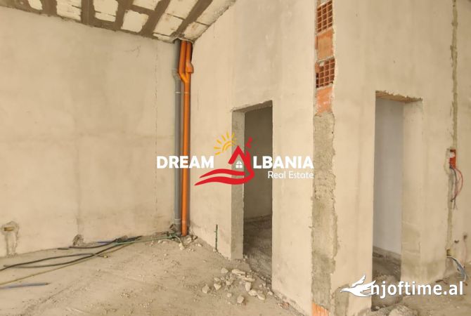 Ambiente Commerciale in Vendita 1+1 a Tirana - 198,000 Euro