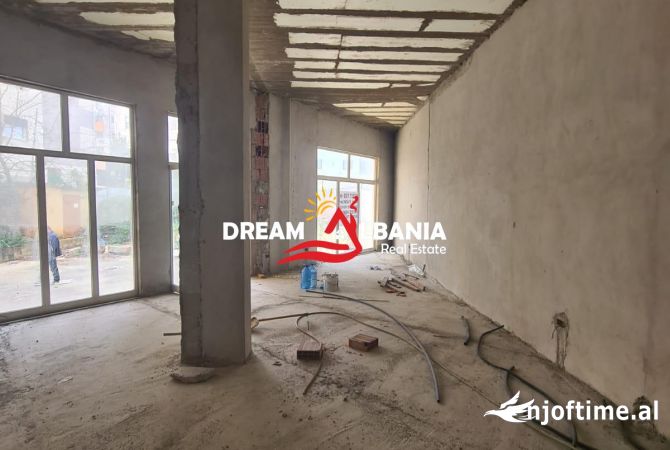 Ambjent per shitje tek liqeni i thate, Tirane (ID 4161092)