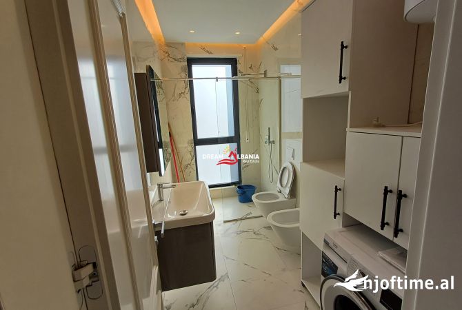 Shtepi me qera Apartament ne Tirane, 3+1, Mobilimi E mobiluar, Pagesa 1,200  Euro.