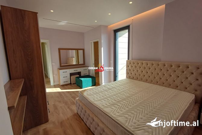 Shtepi me qera Apartament ne Tirane, 3+1, Mobilimi E mobiluar, Pagesa 1,200  Euro.