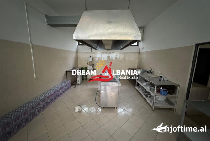 Ambient biznesi me qera 2+1 ne Tirane - 2,000 Euro