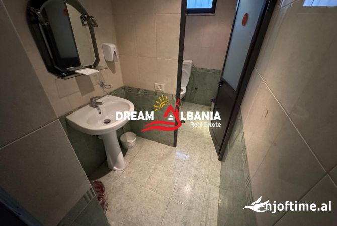 Jepet me qira ambient open space ne hyrje Freskut prone eksluzive (ID 42711053 )