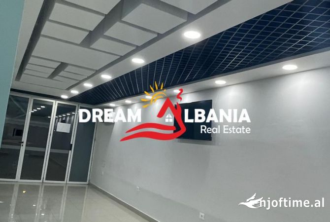 Ambiente Commerciale in Vendita 1+1 a Tirana - 260,000 Euro
