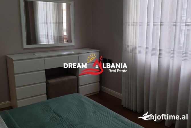 Shtepi me qera Apartament ne Tirane, 3+1, Mobilimi E mobiluar, Pagesa 1,200  Euro.