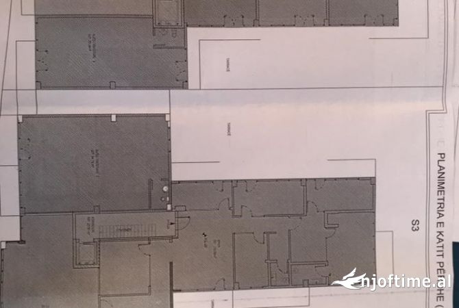 Ambiente Commerciale in Vendita 1+1 a Tirana - 1,700,000 Euro