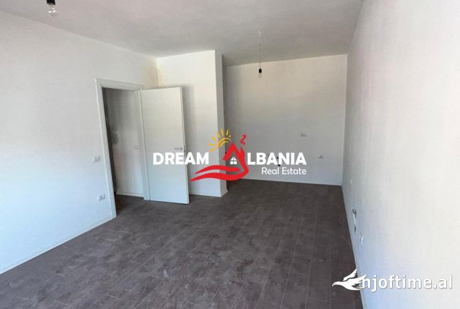 Jepet me qera apartament 2+1+2 per zyra (+2 poste parkimi) prane Pazarit te Ri (ID 42611226)