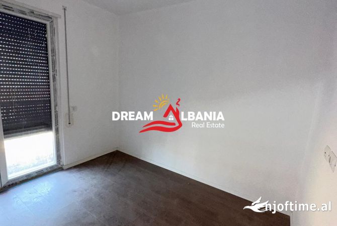 Jepet me qera apartament 2+1+2 per zyra (+2 poste parkimi) prane Pazarit te Ri (ID 42611226)