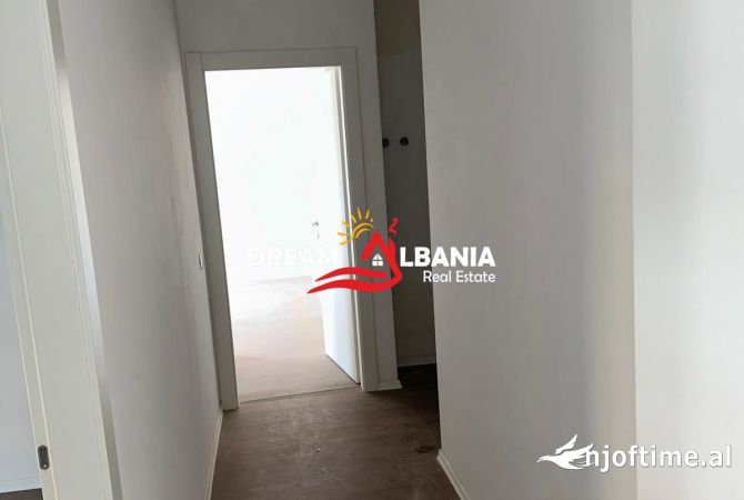 Jepet me qera apartament 2+1+2 per zyra (+2 poste parkimi) prane Pazarit te Ri (ID 42611226)