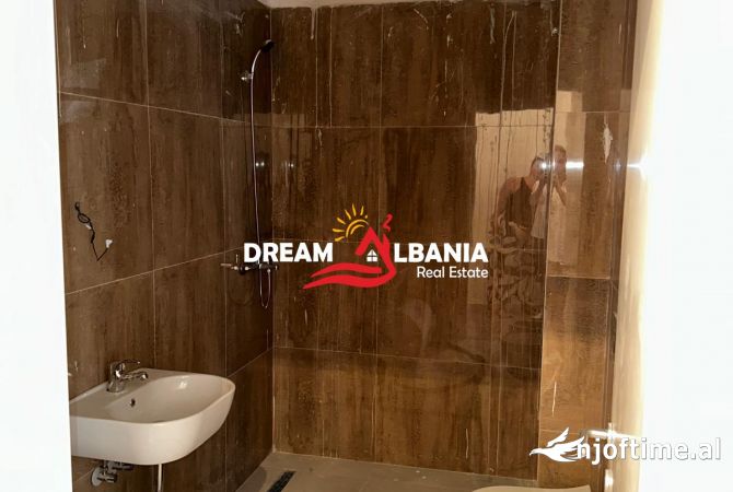 Jepet me qera apartament 2+1+2 per zyra (+2 poste parkimi) prane Pazarit te Ri (ID 42611226)