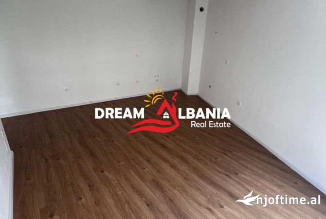 Shtepi ne shitje Apartament ne Tirane, 1+1, Mobilimi Bosh, pa mobiluar, Pagesa 100,000  Euro.
