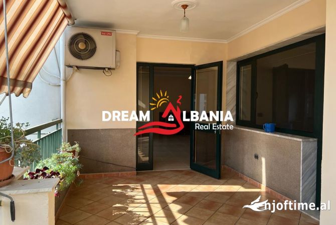 Ambiente Commerciale in Affitto 3+1 a Tirana - 1,200 Euro